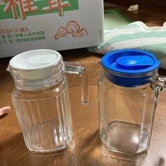 ミニガラス瓶２つ
