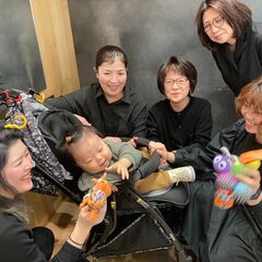 ＜スタイリスト＞募集‼︎【週２日～・1日４H～◎】【時給1,100〜＋インセンティブ】浦和駅すぐのヘアサロン★ブランクOK！仕事復帰を応援します★学校行事などお休み調整OK★カットが苦手な方でもOK! アットホームなヘアサロン♪ − 埼玉県