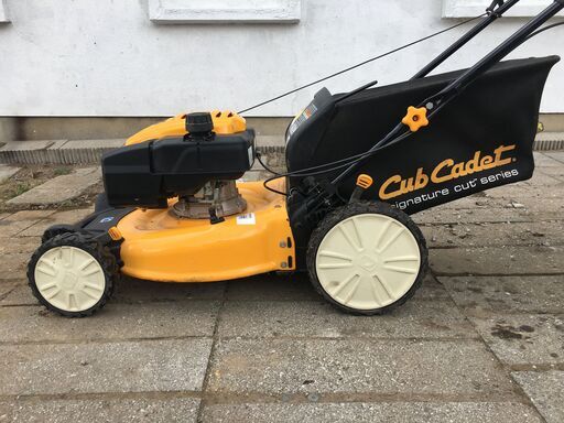 極美品　歩行型自走式芝刈り機　キャブキャデット　ガソリンエンジン