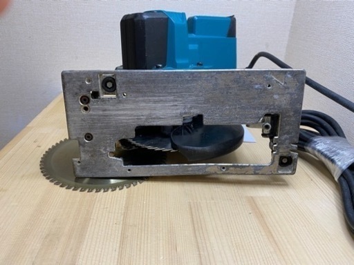 2019年に購入しました。 キズ、剥がれなどついてますが、まだ問題なく