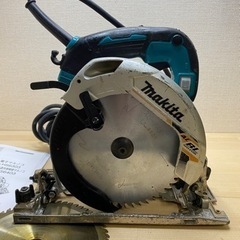 2019年に購入しました。 キズ、剥がれなどついてますが、まだ問題なく使えます。  マキタ　HS6303 165mm 100V 丸のこ 2019年に購入しました。 キズ、剥がれなどついてますが、まだ問題なく使え