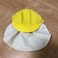 幼稚園の帽子　黄色　後ろが取り外しタイプ
