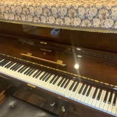 スタインウェイVアップライト　ウォルナット鏡面