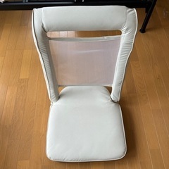 白の椅子