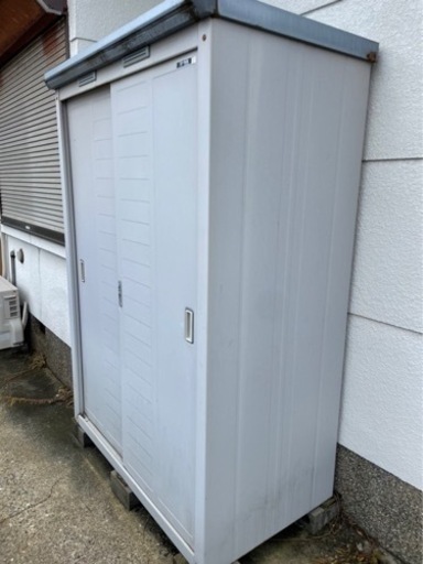 ヨド物置　カギ付き倉庫★そのまま持って帰れます
