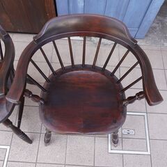 松本民芸家具の定番のダイニングチェアー【＃91型 キャプテンチェアー】2脚セットです。ミズメザクラ無垢材を使用したクラシカルなウィンザーチェアーは上品で洗練された印象にしてくれます♪CC315