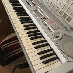 電子ピアノ　光ナビゲーションキーボード