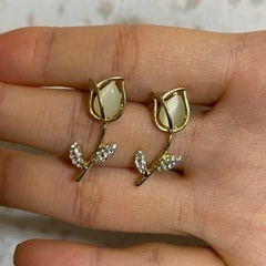 チューリップ ピアス ¥500