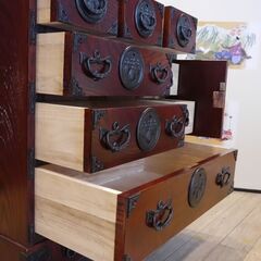 【ヤ取終了9/10】≪W505ジ≫ 岩谷堂 車箪笥/水屋箪笥 4段 鋳物/漆塗り 箪笥/和箪笥/整理箪笥 家具/民芸家具/和家具 芸術品/民芸品/伝統工芸 小物入れ/置物