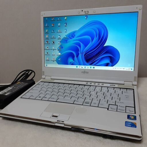 【取引中です】Fujitsu　LIFEBOOK　SSD搭載　13インチ　Webカメラ　Wi-Fi　マルチ　Windows11