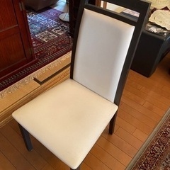 シンプルなヨーロッパ家具！レトロ調のお洒落な椅子です。