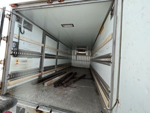 横扉付【希少】4トン冷凍冷蔵 幅245cm長さ643cm高さ260cm