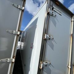 横扉付【美品】4トン冷凍冷蔵 幅218cm長さ570cm高さ