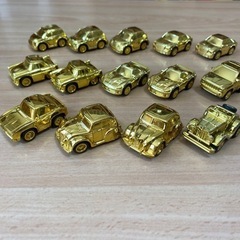 金色のプルバックカー