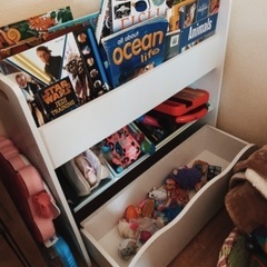 絵本　棚　おもちゃ箱