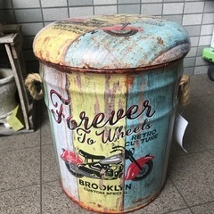 缶型で中に物を入れられるスチール