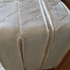 白のベッドのマット折たたみできるシングルサイズ