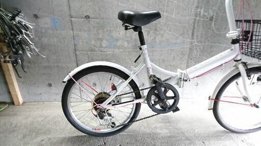 折りたたみ自転車中古 CAPTAIN STAG 外装6段変速 カゴライト付き タイヤ20インチ カラーホワイト 折りたたみ自転車中古 CAPTAIN STAG 外装6段変速 カゴライト付き