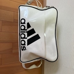 adidas エナメル　バック