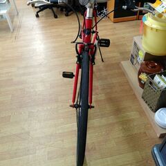 自転車 28インチ レッド 7段切替 シティサイクル クロスバイク