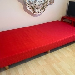 シングルベッド　赤