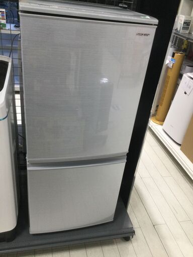 中古の冷蔵庫　SHARP　SJ-D14F-S　2020年製です。