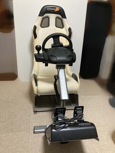値下げしました　レーシングゲーム用playSseat＆ロジクール ドライビングフォースGT