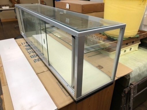 ガラスケース　巾150㎝　奥行33㎝　高さ45㎝
