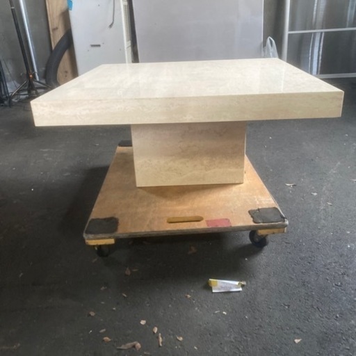 大理石のテーブル　正方形