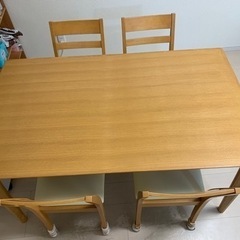ダイニングテーブル、椅子×4 ニトリ　幅135×奥行80×高さ7...