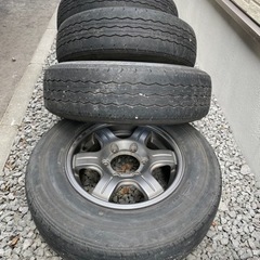 ハイエース夏タイヤ　195/80-15