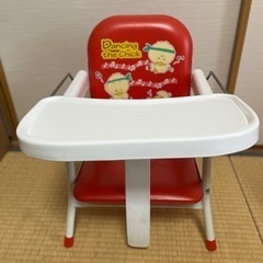 赤ちゃんのテーブル台付椅子