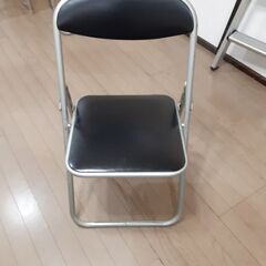 ③折り畳み椅子(300円)