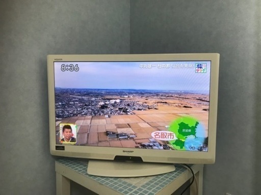 AQUOS 32型　珍しく白色