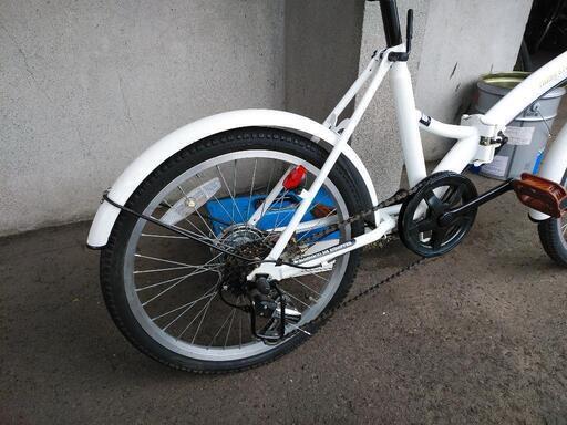 札幌市内配達無料！中古20インチ折り畳み自転車ホワイト。 札幌市内配達無料！中古20インチ折り畳み自転車ホワイト。