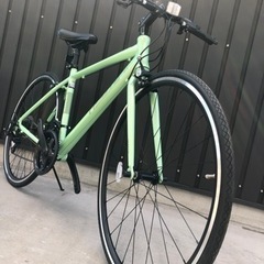 売切◇新車☆アルミフレーム シマノ21段 クロスバイク ROOTS 限定