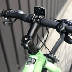 売切◇新車☆アルミフレーム シマノ21段 クロスバイク ROOTS 限定 