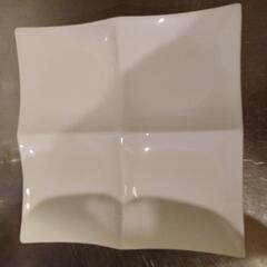 四角い白いお皿