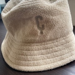 【ネット決済・配送可】コムサイズムの冬用帽子48cmベージュ ゴム付き