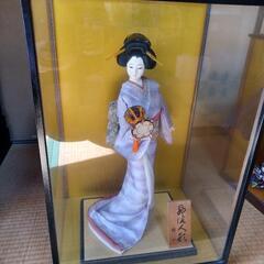 美しい日本人形を差上げます。