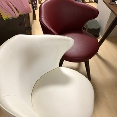 【ネット決済】赤と白の椅子二脚