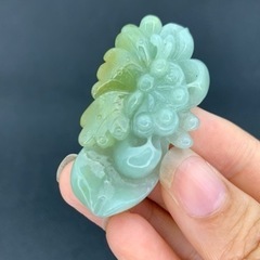 本翡翠ペンダント　グァテマラ産　ジュエリー ルース 根付　可愛い