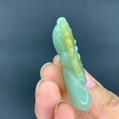 本翡翠ペンダント　グァテマラ産　ジュエリー ルース 根付　可愛い