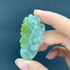 本翡翠ペンダント　グァテマラ産　ジュエリー ルース 根付　可愛い