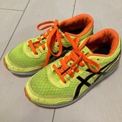 asics ランニングシューズ　20