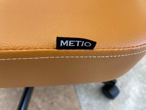メティオ オレンジ ワークチェア 肘付き オフィスチェア 定価￥19,900 事務椅子 ミーティングチェア おしゃれ