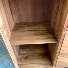 雰囲気抜群！足付きキャビネット！