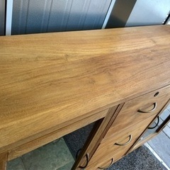 雰囲気抜群！足付きキャビネット！