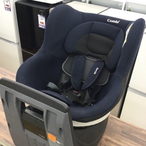 #P-17【ご来店頂ける方限定】コンビのチャイルドシートです