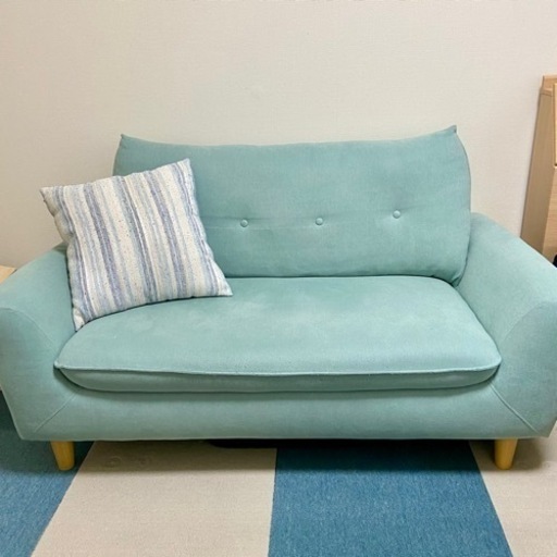ニトリ 2人用ソファ（肘掛けあり）ターコイズブルー cutacut.com